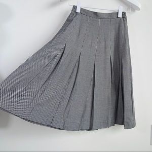 Vintage Houndstooth Pleated Skirt by Sasson Paris New York Size 4